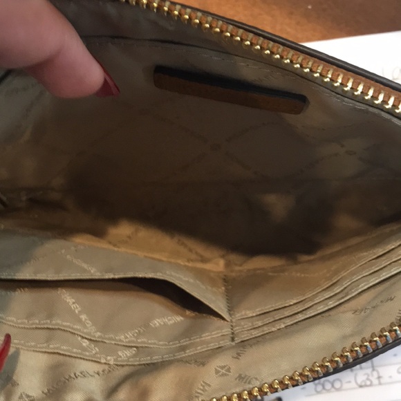 Michael Kors wristlet - Picture 3 of 4